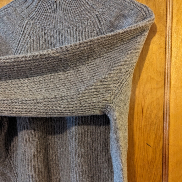 Everlane The Cashmere Ribbed Turtleneck | Size Small - Picture 9 of 16